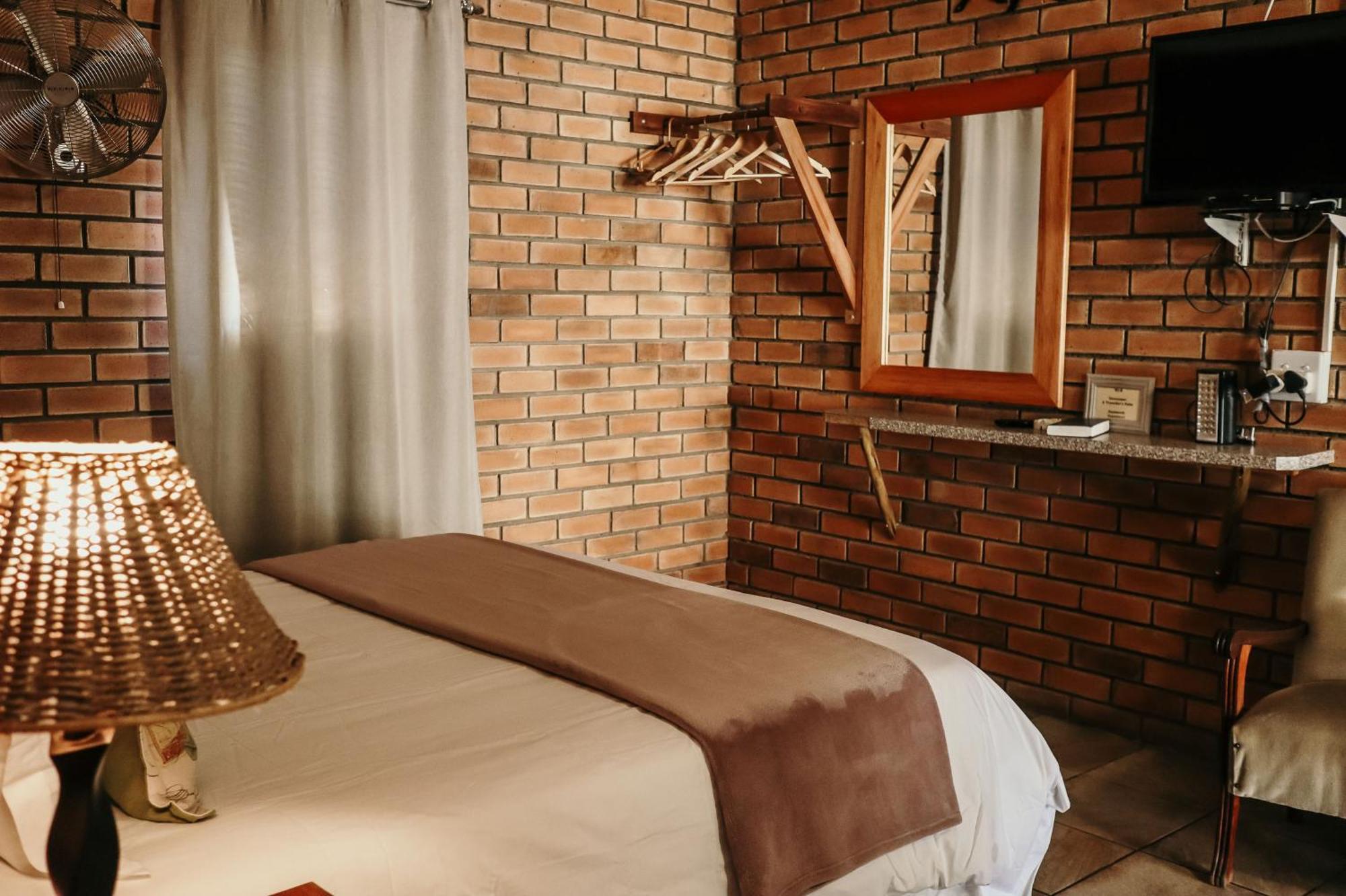 A Traveller'S Palm Hotel Phalaborwa Exterior foto