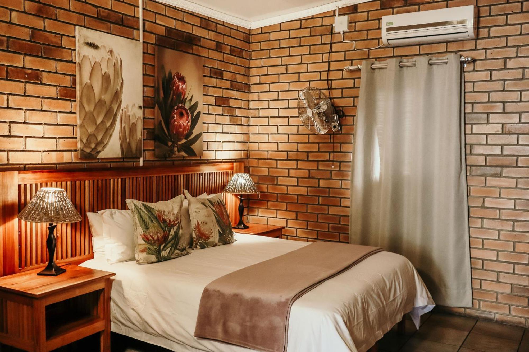A Traveller'S Palm Hotel Phalaborwa Exterior foto